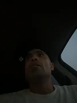 Snapshot of Fine10ne chatting on 11/23/25, 12:43 Fine10ne online show from 11/23/25, 12:43