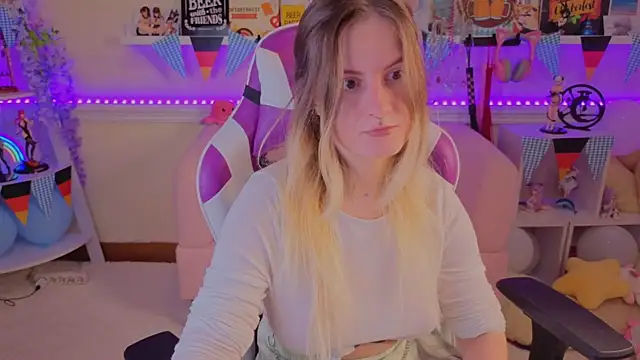 Snapshot of Sonia_Meow chatting on 09/30/25, 05:34 Sonia Meow online show from 09/30/25, 05:34