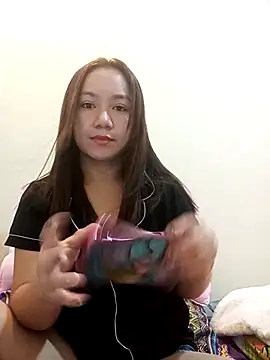 Lovelyclaya online show from 12/18/25, 10:49