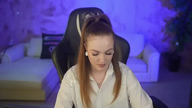 Snapshot of Ella_054 chatting on 11/02/25, 07:27 Ella 054 online show from 11/02/25, 07:27