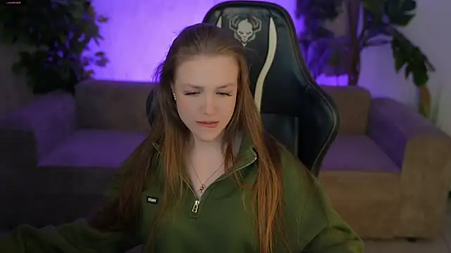 Snapshot of Ella_054 chatting on 11/09/25, 03:43 Ella 054 online show from 11/09/25, 03:43