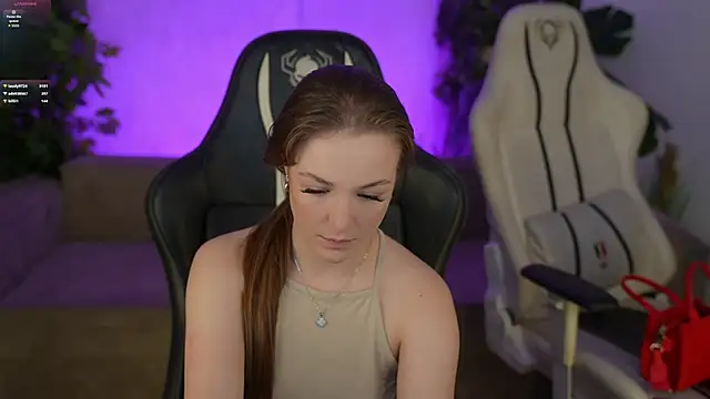 Snapshot of Ella_054 chatting on 11/12/25, 07:24 Ella 054 online show from 11/12/25, 07:24