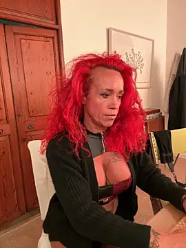 Snapshot of Hotmilfhamburg1 chatting on 11/26/25, 05:30 Hotmilfhamburg1 online show from 11/26/25, 05:30