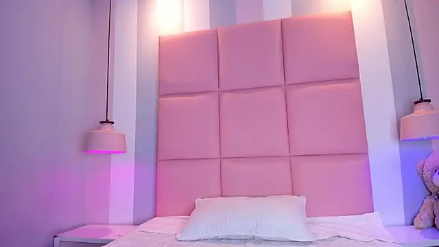 CarolinaFerrer online show from 10/17/25, 12:30