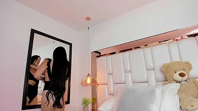 CarolinaFerrer online show from 11/13/25, 04:17