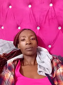 Snapshot of BadGirlSexyT chatting on 09/29/25, 05:29 BadGirlSexyT online show from 09/29/25, 05:29