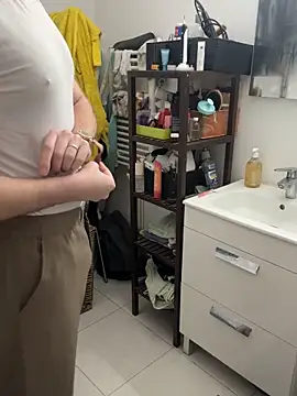 Snapshot of TomieSoichi chatting on 11/28/25, 06:27 TomieSoichi online show from 11/28/25, 06:27