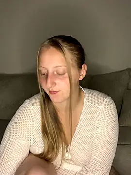 young hailey online show from 09/19/25, 01:29