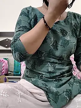 nice touch9733 online show from 12/15/25, 10:47