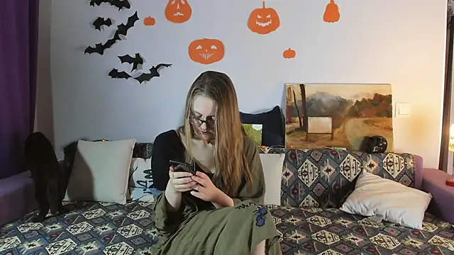 Snapshot of WonderConnie1 chatting on 10/28/25, 09:28 WonderConnie1 online show from 10/28/25, 09:28