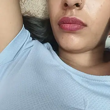 Snapshot of DesiSimran09 chatting on 10/31/25, 05:14 DesiSimran09 online show from 10/31/25, 05:14