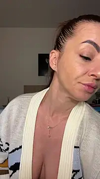 Snapshot of Roxanne_Skye chatting on 10/14/25, 05:58 Roxanne Skye online show from 10/14/25, 05:58