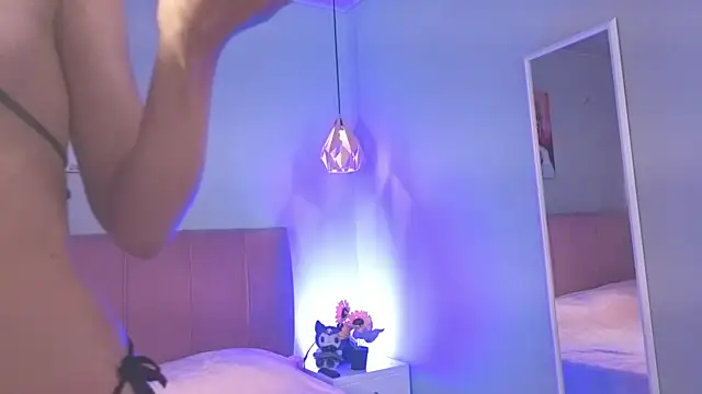 Snapshot of ela_petit chatting on 11/21/25, 08:51 ela petit online show from 11/21/25, 08:51