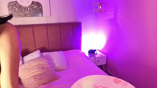 Snapshot of ela_petit chatting on 11/25/25, 09:26 ela petit online show from 11/25/25, 09:26