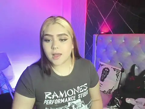 im bunny   online show from 11/28/25, 11:24