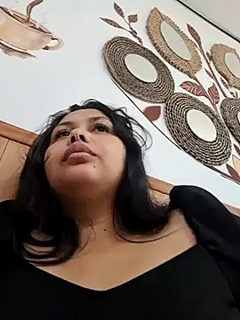 Snapshot of Alessandraa- chatting on 04/13/26, 09:31 Alessandraa- online show from 04/13/26, 09:31