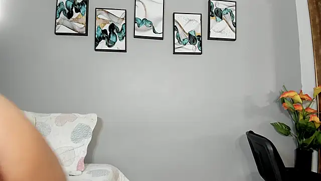 SophieW1 online show from 02/07/26, 12:20