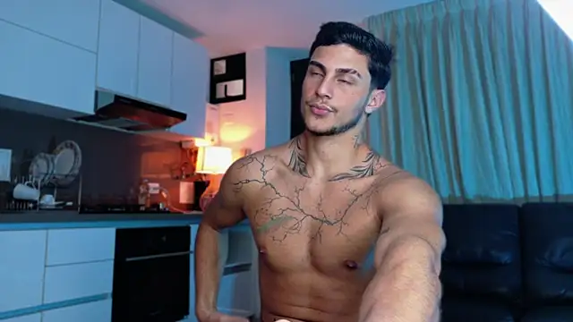 Snapshot of LeoCavalli_ chatting on 10/09/25, 04:38 LeoCavalli  online show from 10/09/25, 04:38