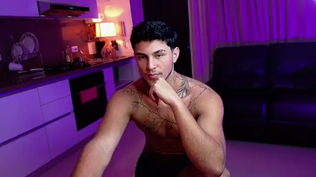 Snapshot of LeoCavalli_ chatting on 10/11/25, 04:38 LeoCavalli  online show from 10/11/25, 04:38