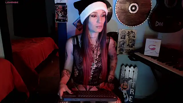 Snapshot of lilithword chatting on 12/16/25, 12:48 lilithword online show from 12/16/25, 12:48