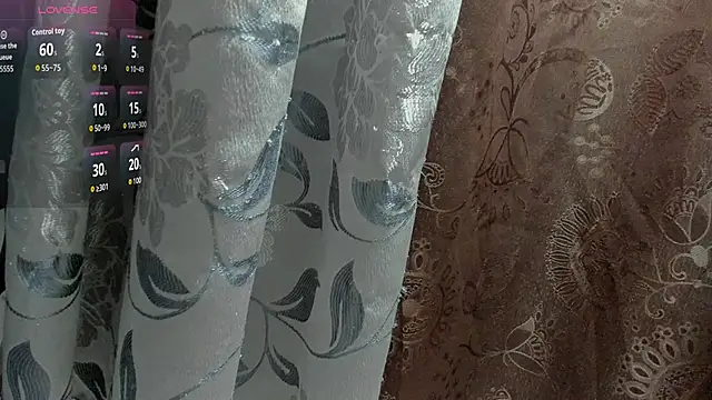iamCharlotte19 online show from 09/11/25, 07:47