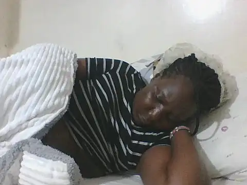 Snapshot of PureBliss- chatting on 09/21/25, 08:21 PureBliss- online show from 09/21/25, 08:21