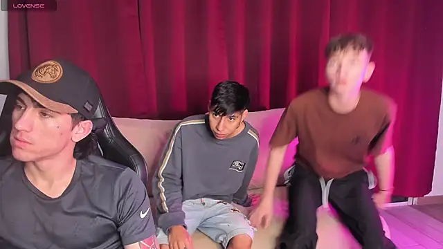 Snapshot of Handsomeboyss19 chatting on 10/03/25, 01:24 Handsomeboyss19 online show from 10/03/25, 01:24