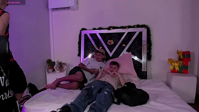 Handsomeboyss19 online show from 12/17/25, 01:55