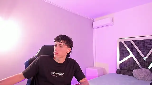 Handsomeboyss19 online show from 02/10/26, 02:59