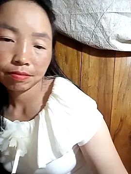 Snapshot of hera-00 chatting on 10/12/25, 01:21 hera-00 online show from 10/12/25, 01:21