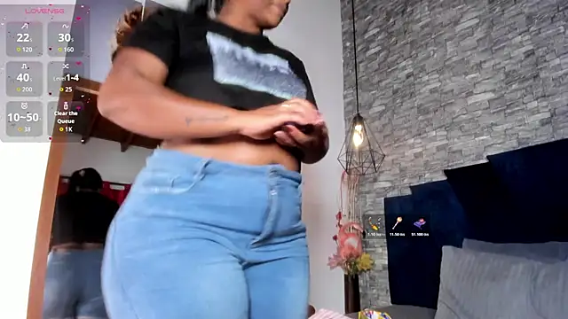 Snapshot of Emily_Brown18 chatting on 03/19/26, 04:27 Emily Brown18 online show from 03/19/26, 04:27