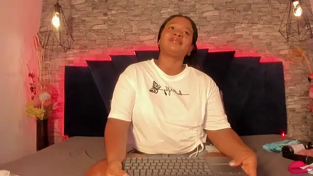 Snapshot of Emily_Brown18 chatting on 04/11/26, 07:45 Emily Brown18 online show from 04/11/26, 07:45