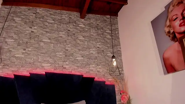 Snapshot of Emily_Brown18 chatting on 04/14/26, 04:40 Emily Brown18 online show from 04/14/26, 04:40