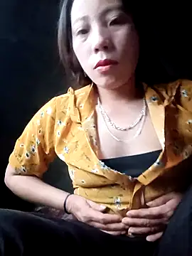 Snapshot of Phuong_xxx chatting on 12/14/25, 12:16 Phuong xxx online show from 12/14/25, 12:16