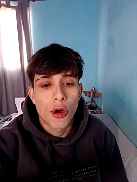 Snapshot of matiatr1112 chatting on 11/06/25, 11:22 matiatr1112 online show from 11/06/25, 11:22