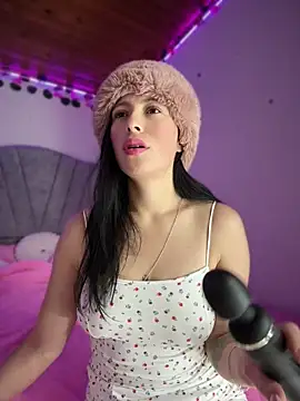 Mia salinass online show from 05/18/26, 05:57