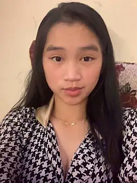 Snapshot of -Lie-06 chatting on 09/27/25, 12:32 -Lie-06 online show from 09/27/25, 12:32