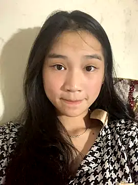 Snapshot of -Lie-06 chatting on 11/08/25, 10:26 -Lie-06 online show from 11/08/25, 10:26