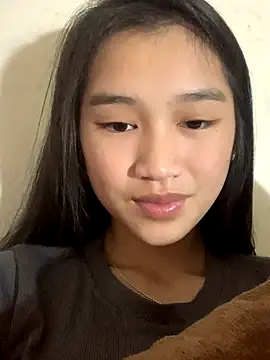 Snapshot of -Lie-06 chatting on 11/28/25, 07:44 -Lie-06 online show from 11/28/25, 07:44