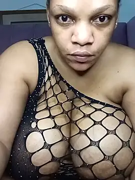 Snapshot of HappygalTheQueen chatting on 05/21/26, 10:17 HappygalTheQueen online show from 05/21/26, 10:17