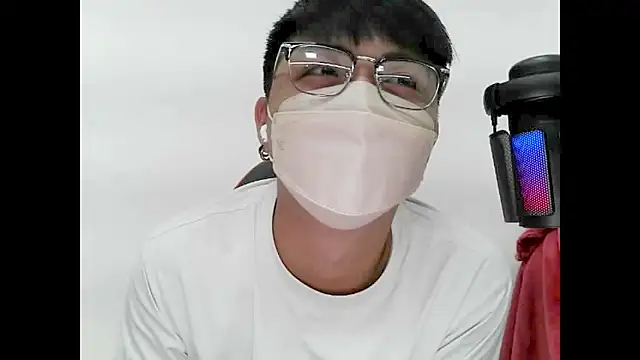 Snapshot of zhu000000 chatting on 10/30/25, 06:15 zhu000000 online show from 10/30/25, 06:15