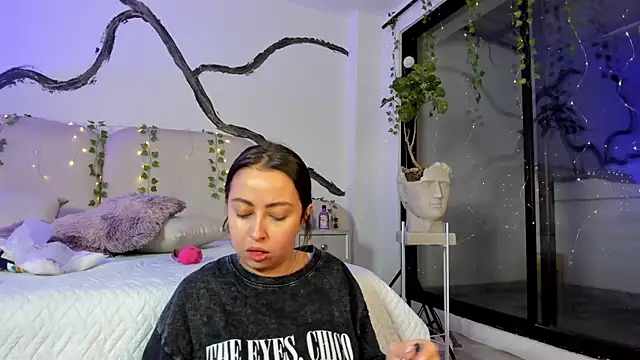 SarahCastro1  online show from 10/06/25, 02:09