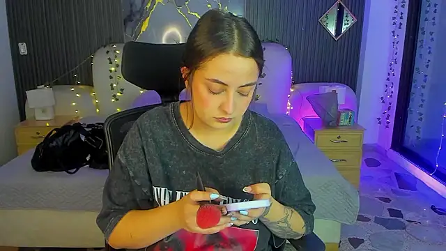 SarahCastro1  online show from 02/22/26, 04:57