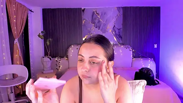 Snapshot of SarahCastro1_ chatting on 07/07/26, 04:04 SarahCastro1 online show from 07/07/26, 04:04