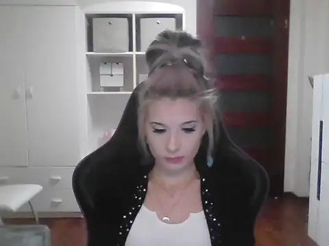 KristineGlow online show from 10/09/25, 07:06