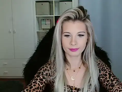 KristineGlow online show from 11/03/25, 03:13