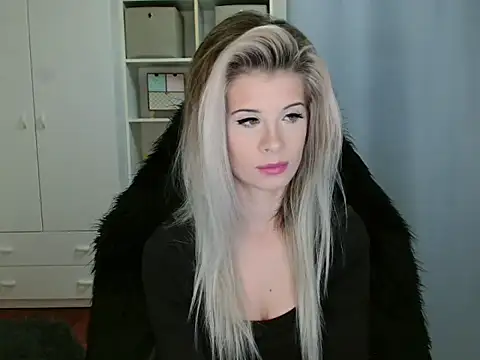 KristineGlow online show from 11/21/25, 07:07