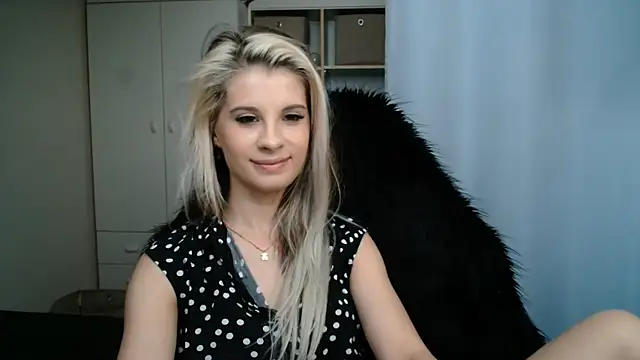 Snapshot of KristineGlow chatting on 07/02/26, 06:25 KristineGlow online show from 07/02/26, 06:25