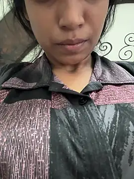 Snapshot of HeerStd chatting on 04/02/26, 06:22 HeerStd online show from 04/02/26, 06:22