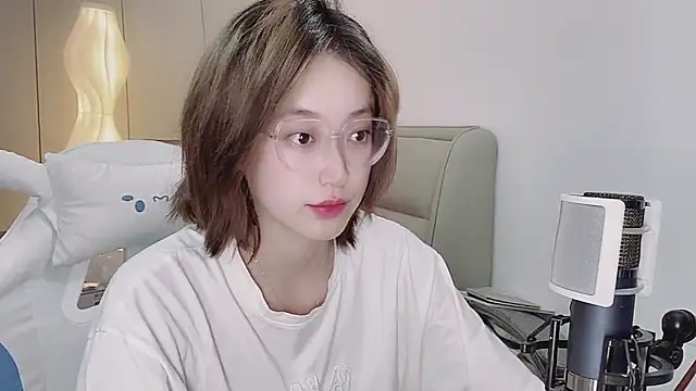 Snapshot of Naiyi-babe chatting on 05/28/26, 04:26 Naiyi-babe online show from 05/28/26, 04:26